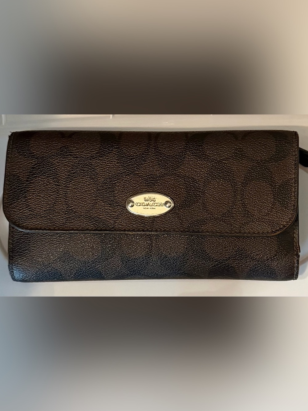 NWOT Coach Women’s Dark Brown and Black Pebbled Leather Wallet with Metal Plaque